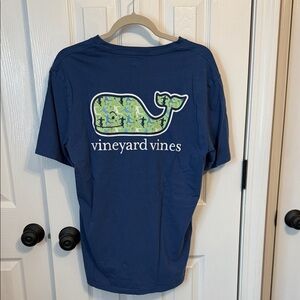 men’s Vineyard Vines Navy Tee with Patterned Whale